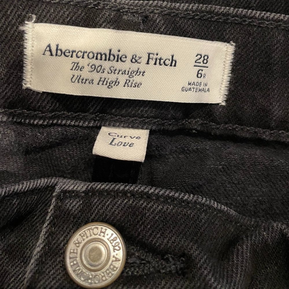 A&F 90's Ultra High Rise Black jeans